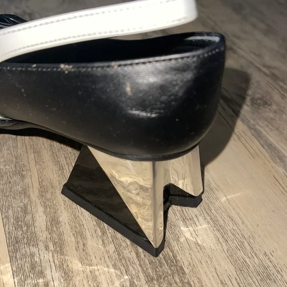 Sale! 🔥🔥 NEW! Missue Black and White Heels 👠 - Picture 3 of 5